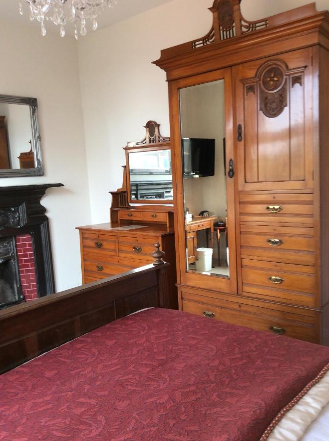 The Old Surgery Bed & Breakfast แคลกตัน-ออน-ซี ภายนอก รูปภาพ